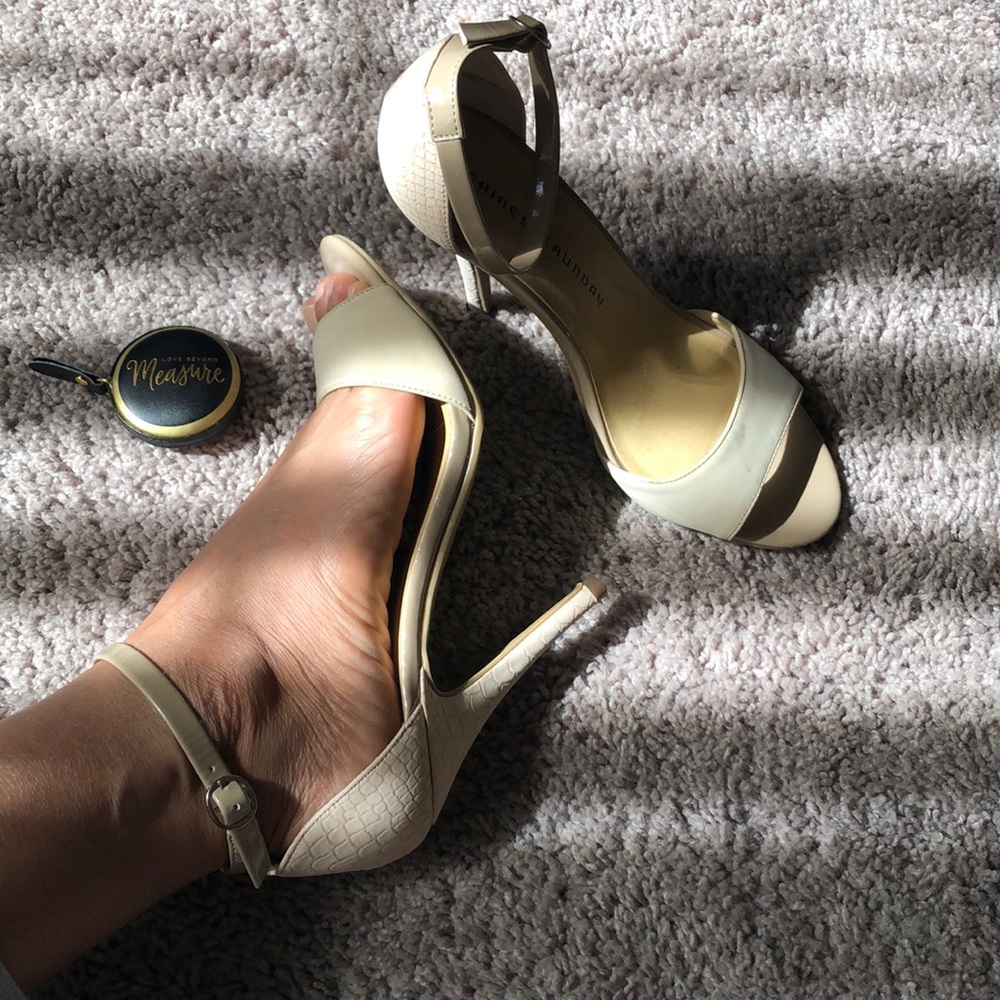 Creamy nude heel by Chinese Laundry. Sz 8